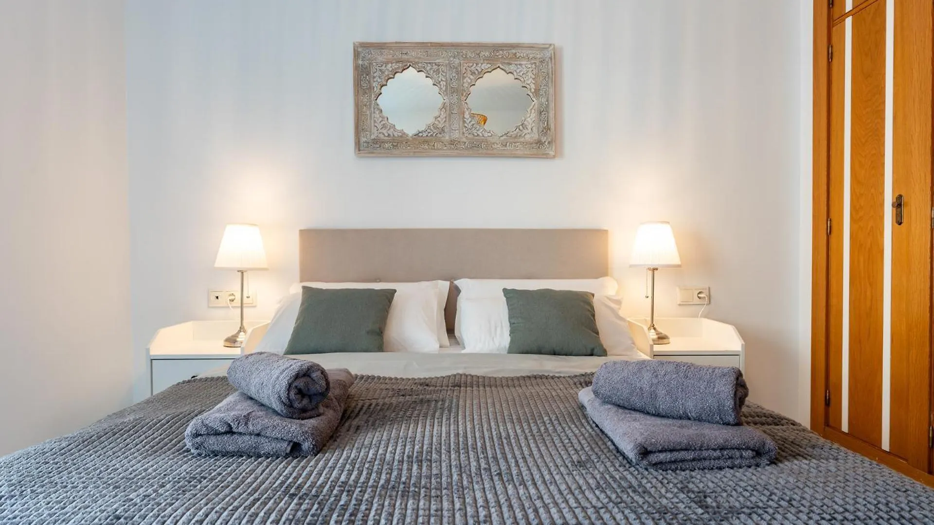 Coastal Comfort 2 Bed, Parking Pool And Terrace Benalmádena Appartement