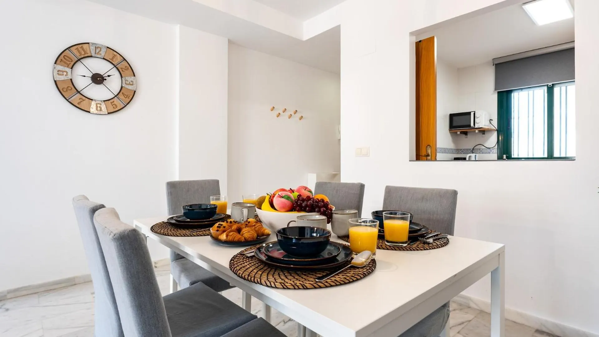 Appartement Coastal Comfort 2 Bed, Parking Pool And Terrace Benalmádena Spanje