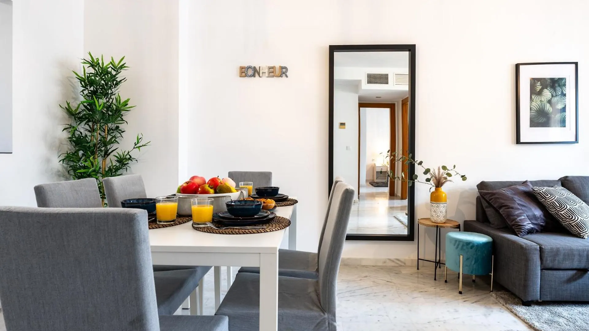 Coastal Comfort 2 Bed, Parking Pool And Terrace Benalmádena