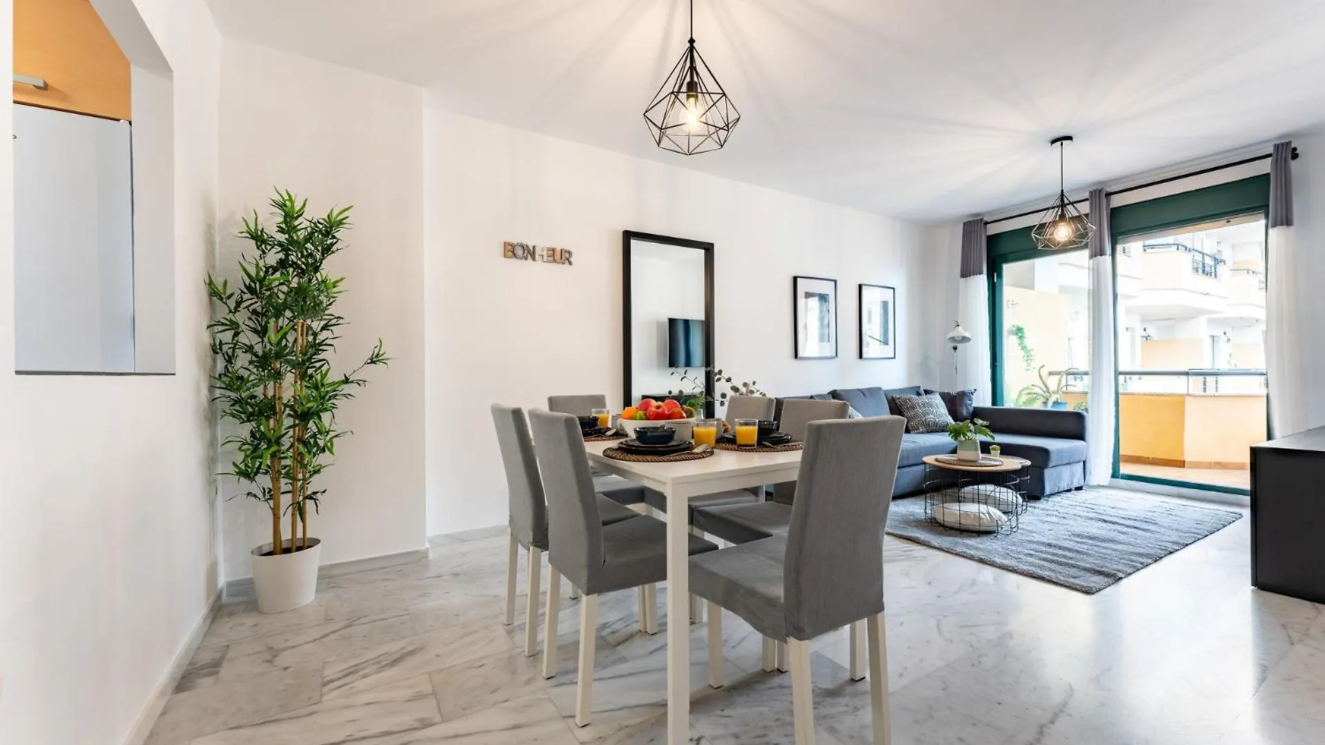 Appartement Coastal Comfort 2 Bed, Parking Pool And Terrace Benalmádena