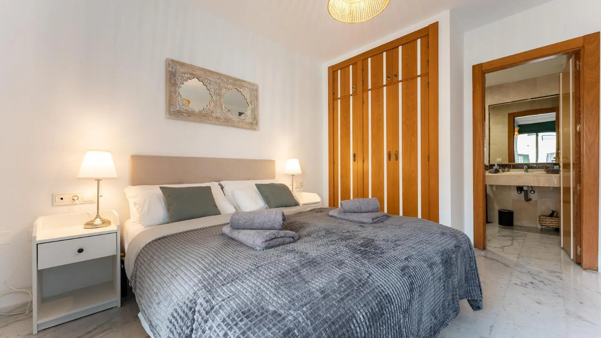 Coastal Comfort 2 Bed, Parking Pool And Terrace Benalmádena 0*,  Spanje