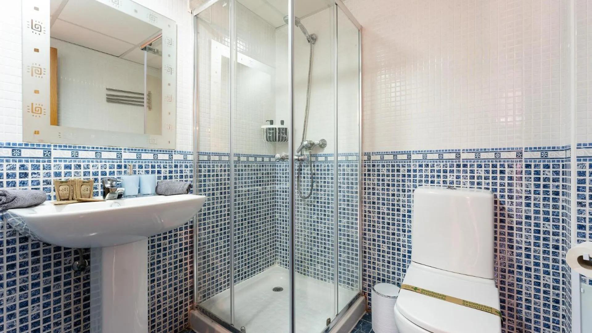 Coastal Comfort 2 Bed, Parking Pool And Terrace Benalmádena Appartement