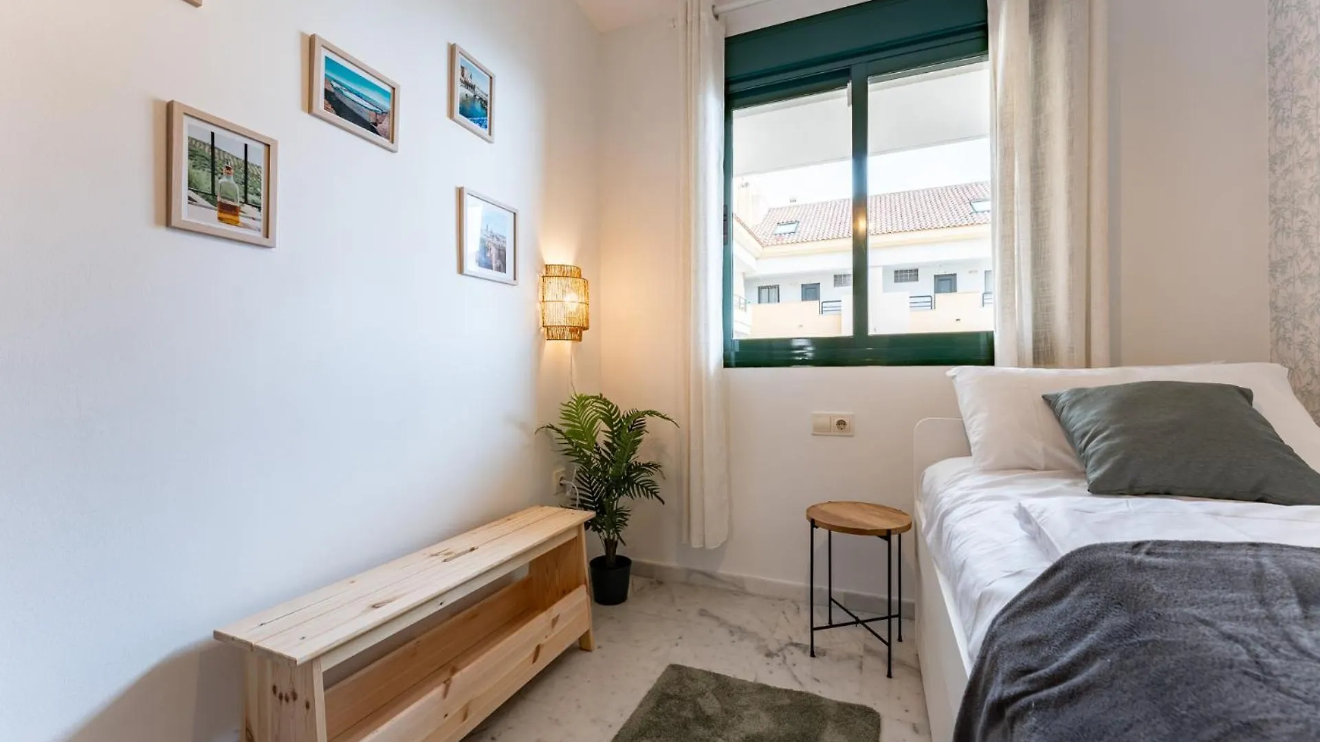 Apartment Coastal Comfort 2 Bed, Parking Pool And Terrace Benalmadena