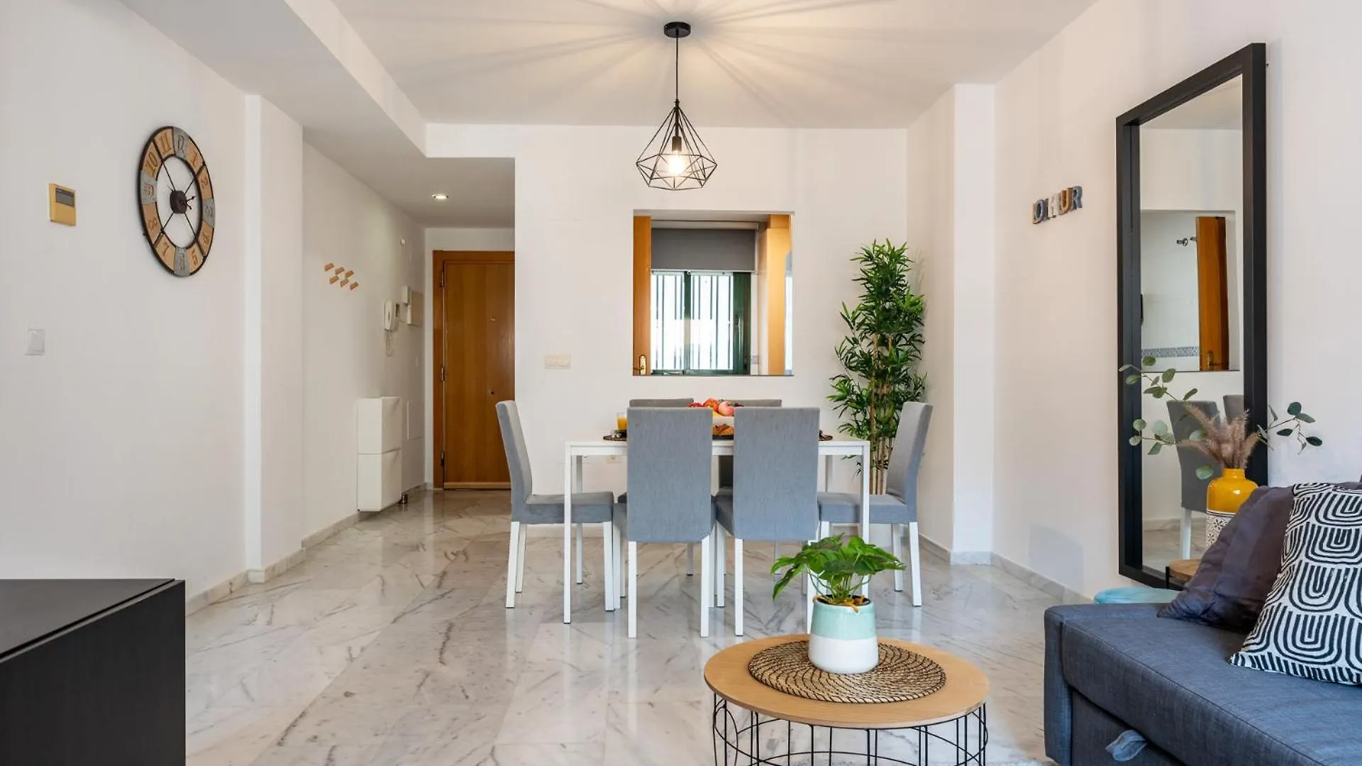 Coastal Comfort 2 Bed, Parking Pool And Terrace Benalmadena 0*,