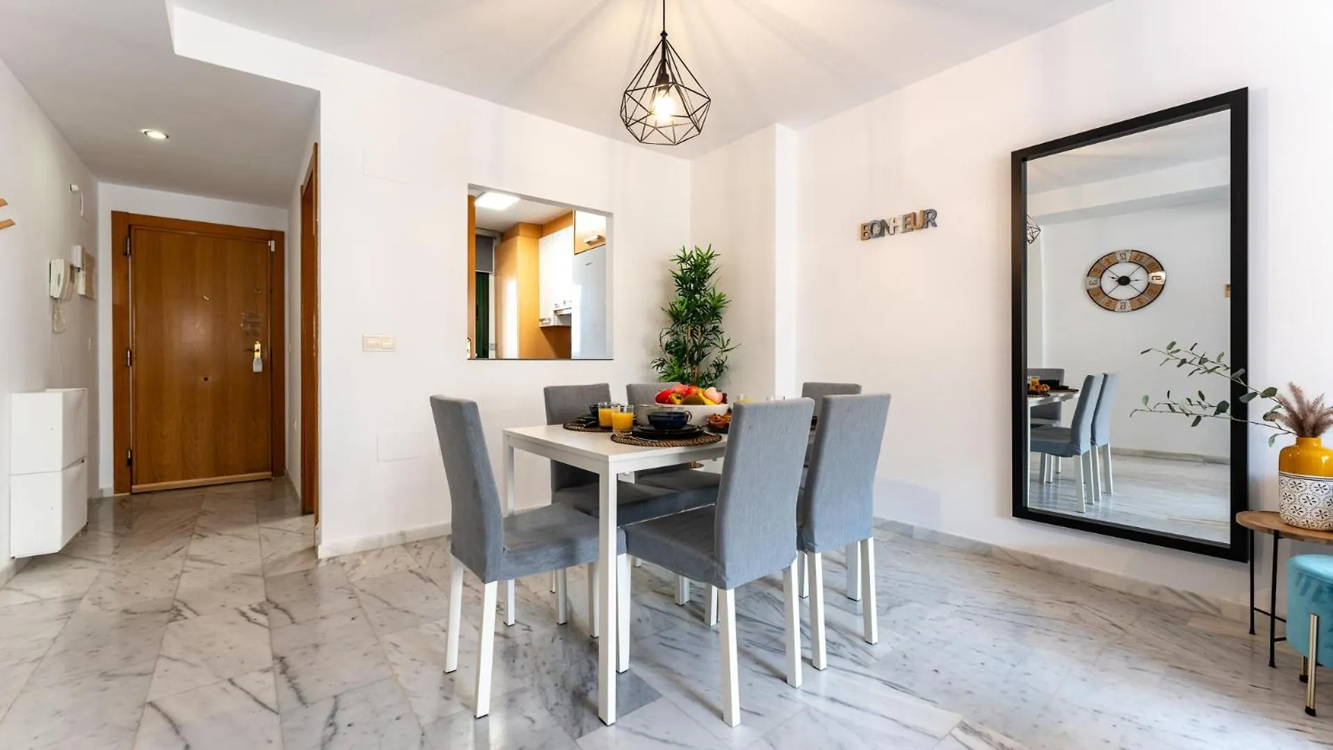 Coastal Comfort 2 Bed, Parking Pool And Terrace Benalmadena 0*,