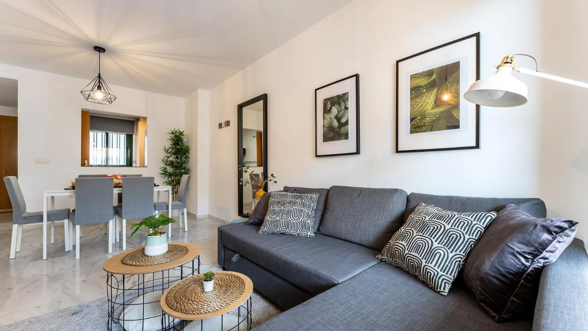 Coastal Comfort 2 Bed, Parking Pool And Terrace Benalmadena Apartment